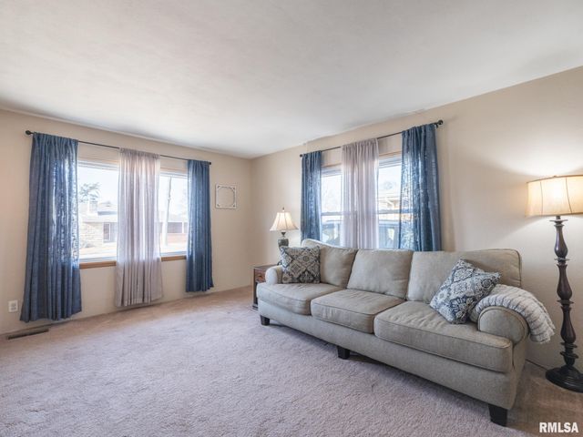 1404 N 11TH Street, Pekin, IL 61554