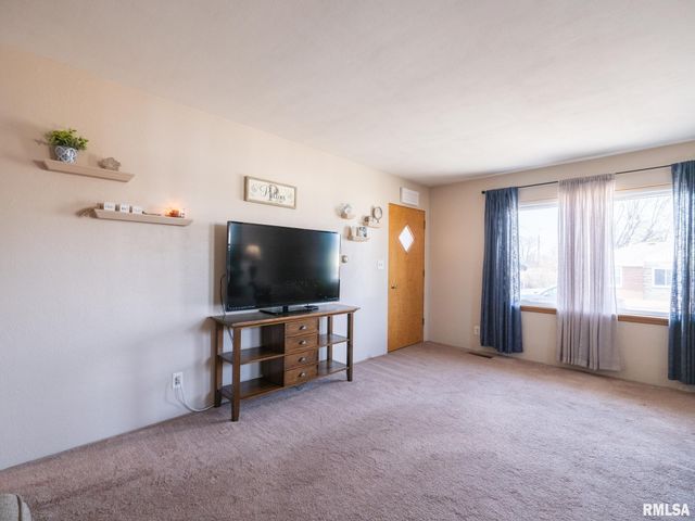 1404 N 11TH Street, Pekin, IL 61554