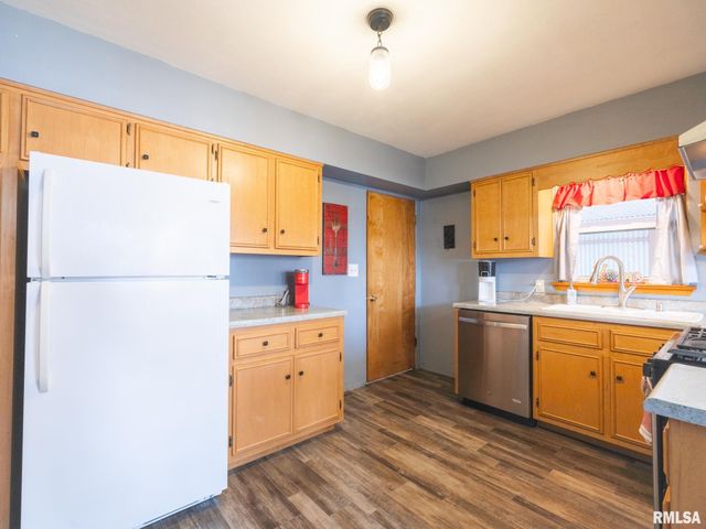 1404 N 11TH Street, Pekin, IL 61554