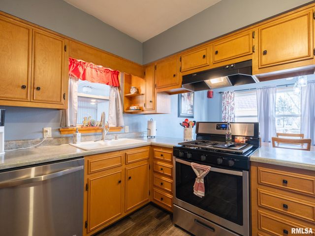 1404 N 11TH Street, Pekin, IL 61554