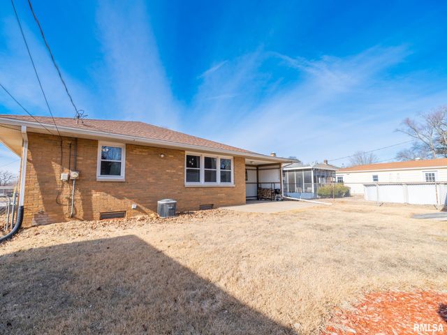 1404 N 11TH Street, Pekin, IL 61554