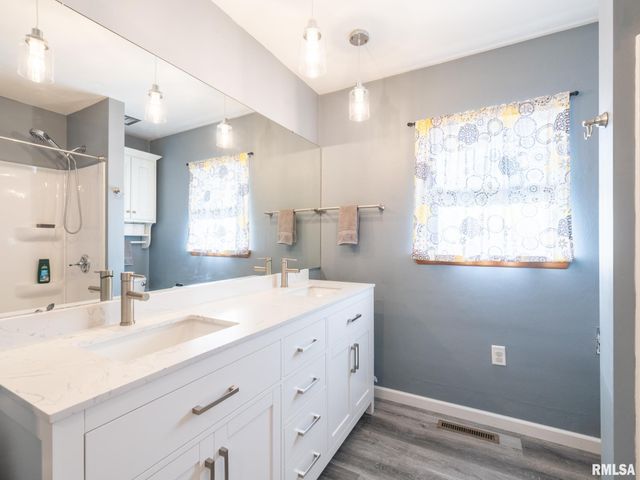 1404 N 11TH Street, Pekin, IL 61554