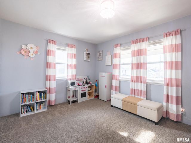 1404 N 11TH Street, Pekin, IL 61554