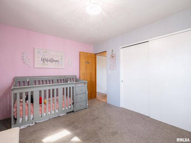 1404 N 11TH Street, Pekin, IL 61554