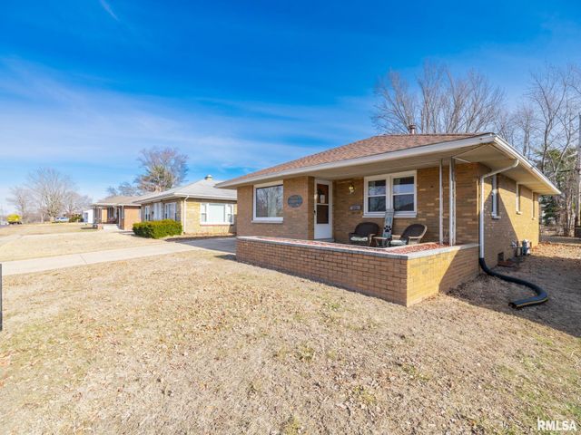 1404 N 11TH Street, Pekin, IL 61554