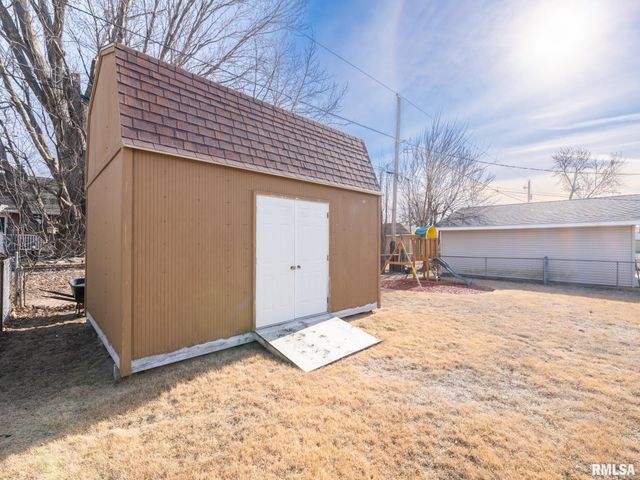 1404 N 11TH Street, Pekin, IL 61554