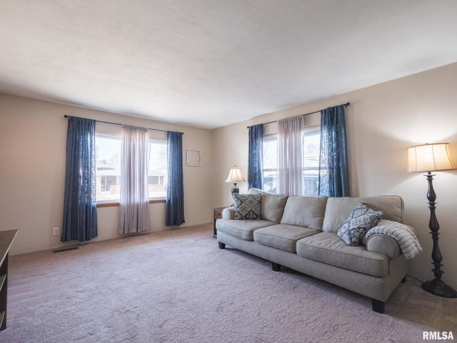 1404 N 11TH Street, Pekin, IL 61554