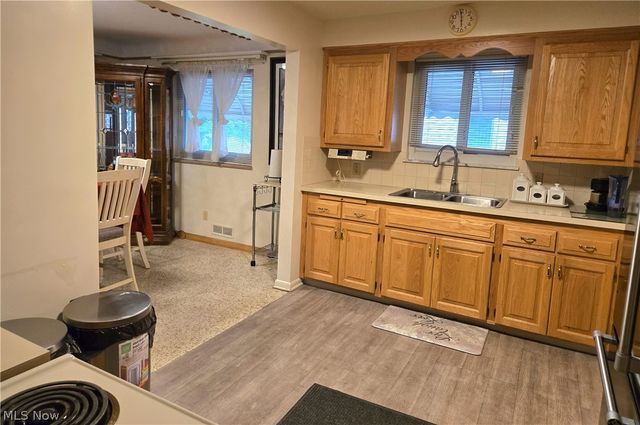 9515 Elsmere Drive, Parma, OH 44130