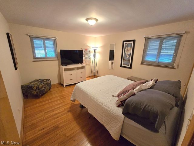 9515 Elsmere Drive, Parma, OH 44130