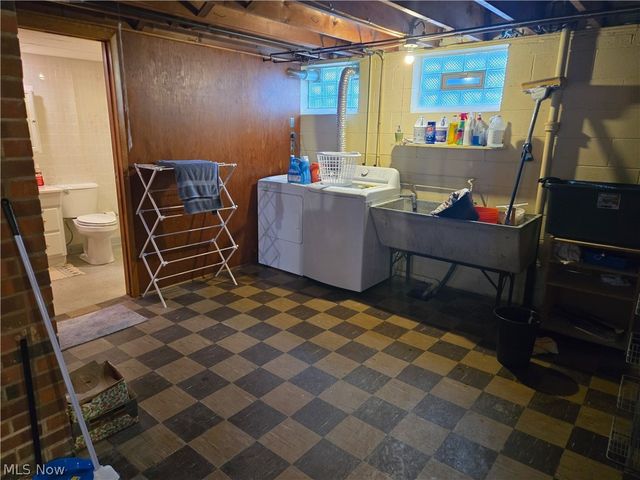 9515 Elsmere Drive, Parma, OH 44130
