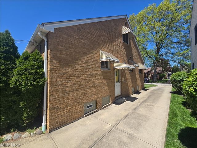 9515 Elsmere Drive, Parma, OH 44130