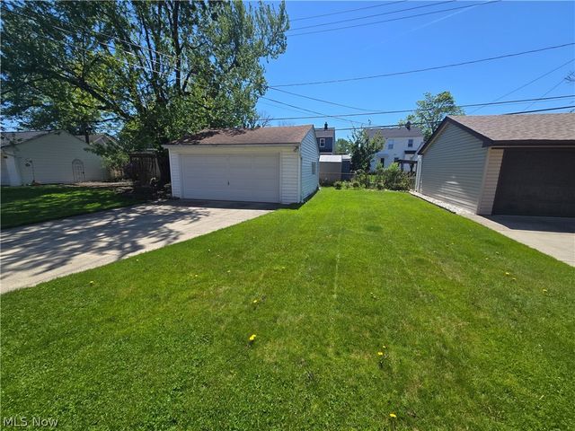 9515 Elsmere Drive, Parma, OH 44130