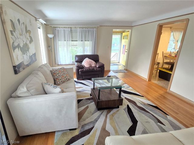 9515 Elsmere Drive, Parma, OH 44130