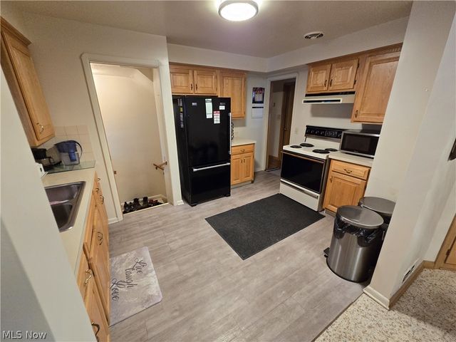 9515 Elsmere Drive, Parma, OH 44130