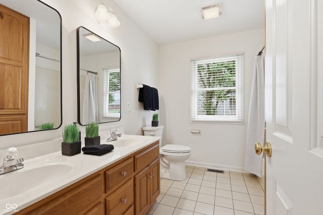 3343 S Rosewind Drive, New Palestine, IN 46163