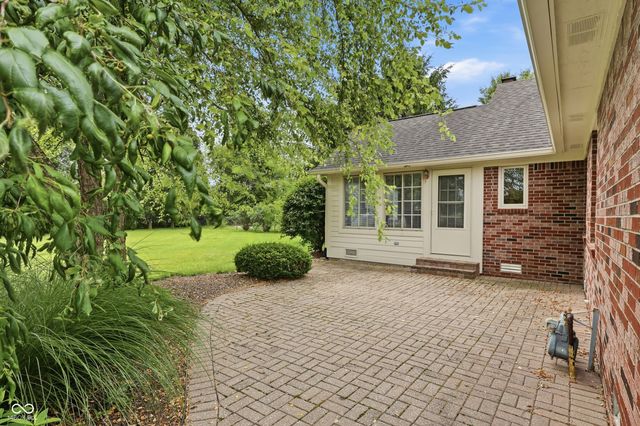 3343 S Rosewind Drive, New Palestine, IN 46163