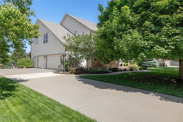 215 Earhart Circle, Lawrence, KS 66049