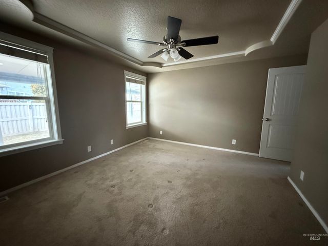 137 S Bryson Ct, Nampa, ID 83686