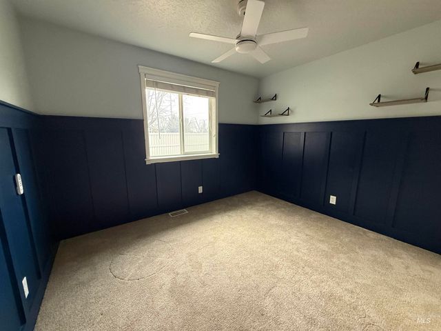 137 S Bryson Ct, Nampa, ID 83686