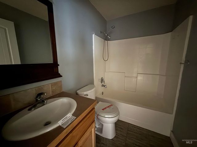 137 S Bryson Ct, Nampa, ID 83686