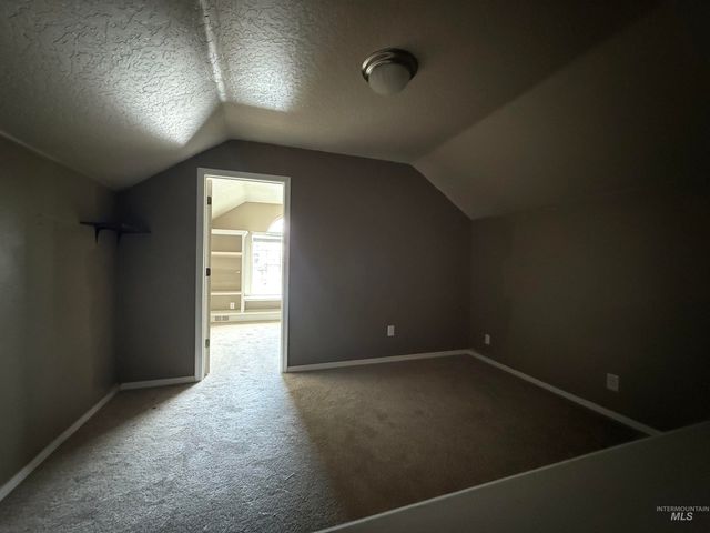 137 S Bryson Ct, Nampa, ID 83686