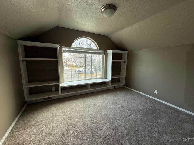 137 S Bryson Ct, Nampa, ID 83686