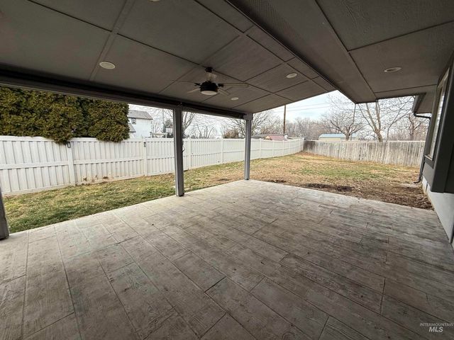 137 S Bryson Ct, Nampa, ID 83686