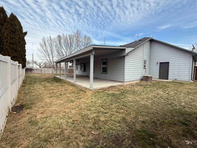 137 S Bryson Ct, Nampa, ID 83686