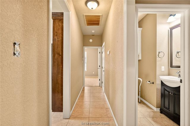 4424 Spring Branch Drive, College Station, TX 77845