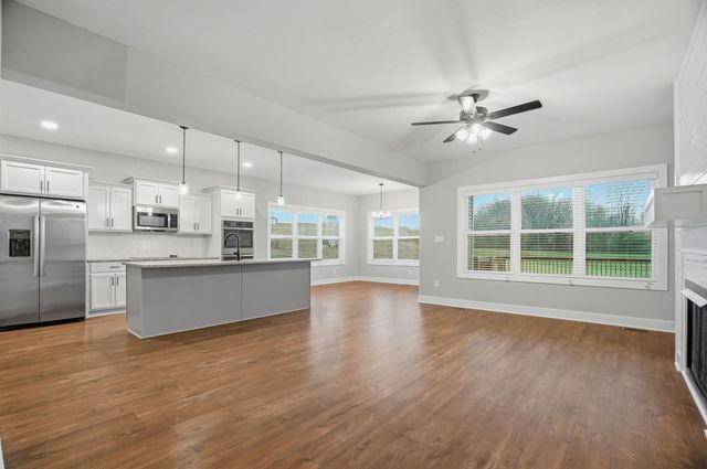 3968 Chapel Hill Rd, Clarksville, TN 37040