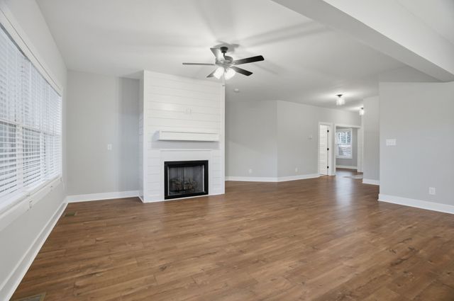 3968 Chapel Hill Rd, Clarksville, TN 37040