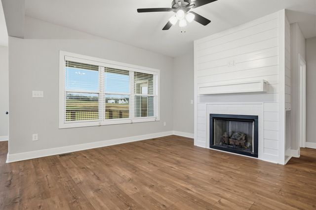 3968 Chapel Hill Rd, Clarksville, TN 37040