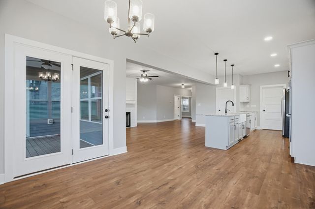 3968 Chapel Hill Rd, Clarksville, TN 37040