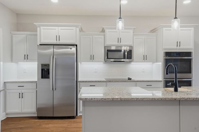 3968 Chapel Hill Rd, Clarksville, TN 37040