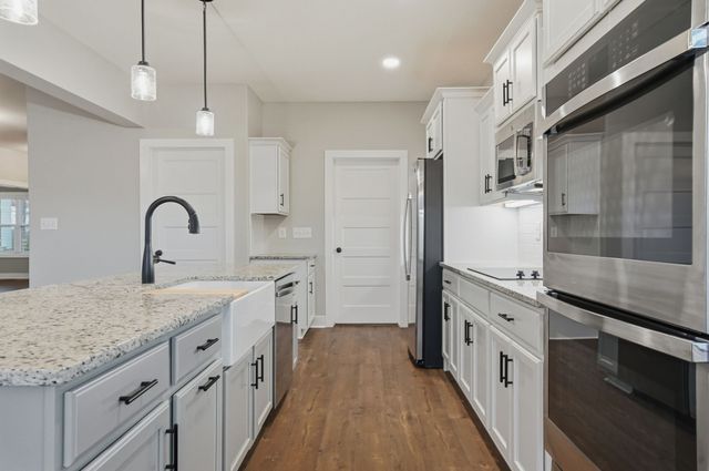 3968 Chapel Hill Rd, Clarksville, TN 37040