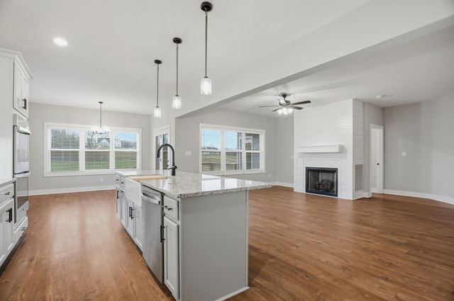 3968 Chapel Hill Rd, Clarksville, TN 37040