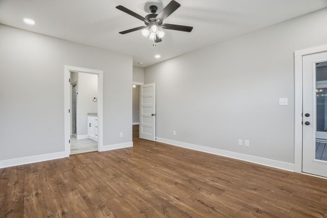 3968 Chapel Hill Rd, Clarksville, TN 37040