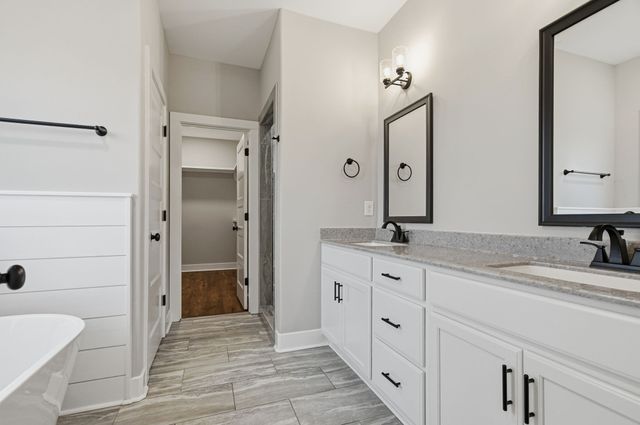 3968 Chapel Hill Rd, Clarksville, TN 37040