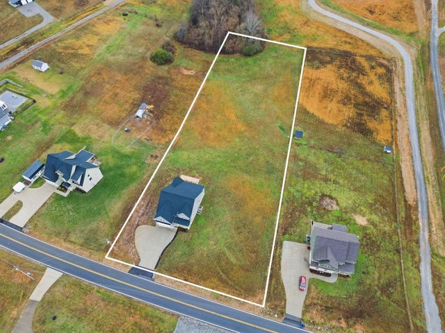 3968 Chapel Hill Rd, Clarksville, TN 37040