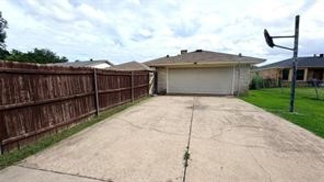 1521 Leicester Street, Garland, TX 75044