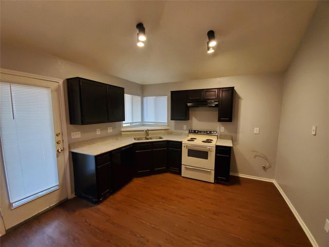 10212 Hillhouse Lane, Dallas, TX 75227