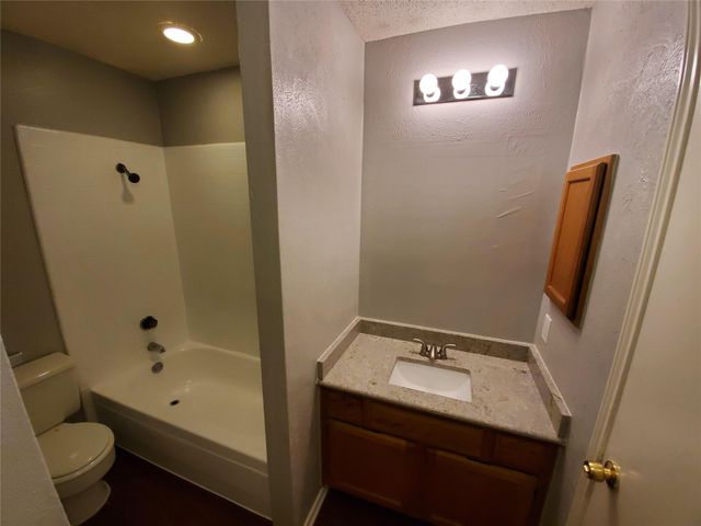 10212 Hillhouse Lane, Dallas, TX 75227