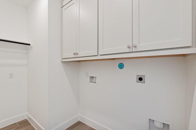 12219 Denham Drive, Mont Belvieu, TX 77423