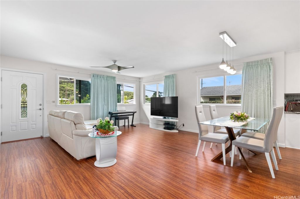 99-682 Kaulainahee Place, Aiea, HI 96701