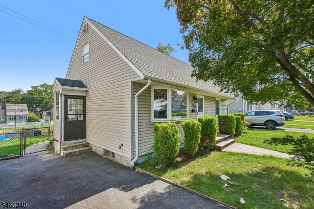 17 Bryant Ave, Bloomfield Twp., NJ 07003 — photo 2