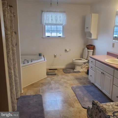 204 CHATHAM VILLAGE RD, Montross, VA 22520