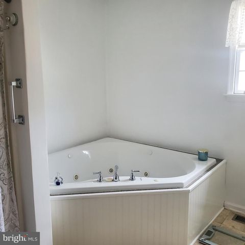 204 CHATHAM VILLAGE RD, Montross, VA 22520