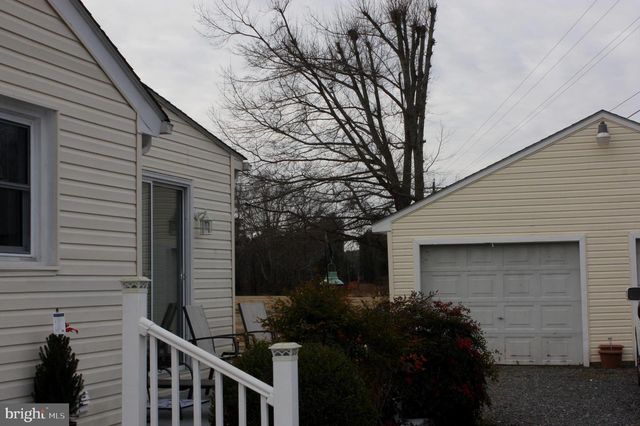 204 CHATHAM VILLAGE RD, Montross, VA 22520