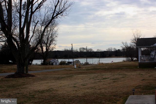 204 CHATHAM VILLAGE RD, Montross, VA 22520