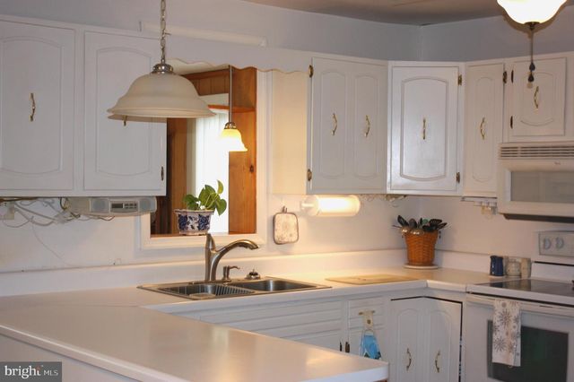 204 CHATHAM VILLAGE RD, Montross, VA 22520